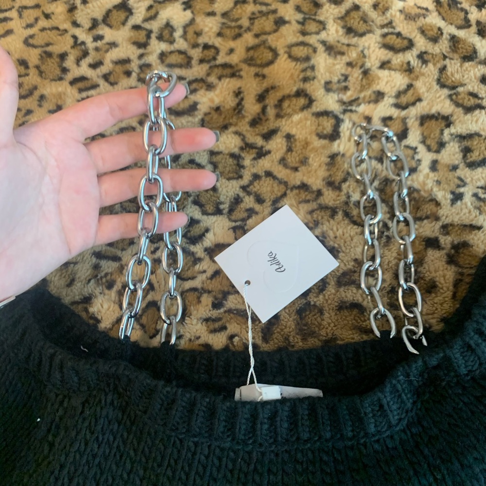 Chain strap sweater - Picture 5 of 6